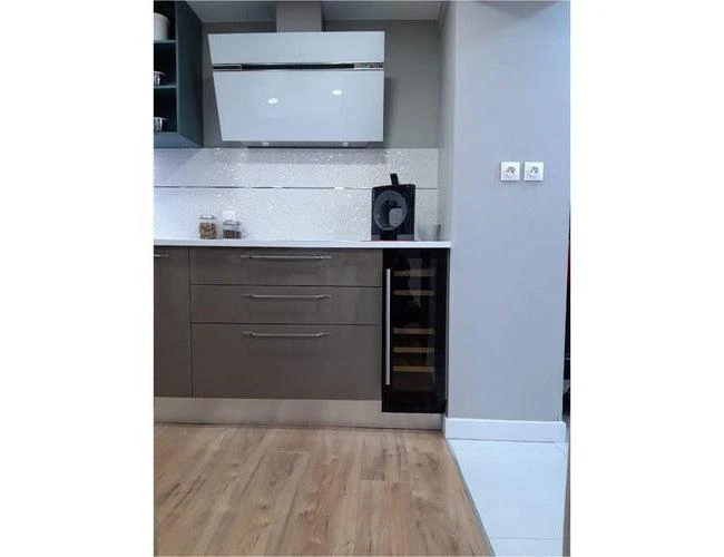 Dunavox 30cm Wine Cooler - 17 Bottle Dual Zone Black - DAUF-17.58DB - Image 2